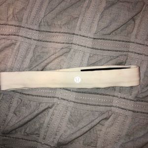 Rarely worn Lululemon headband!